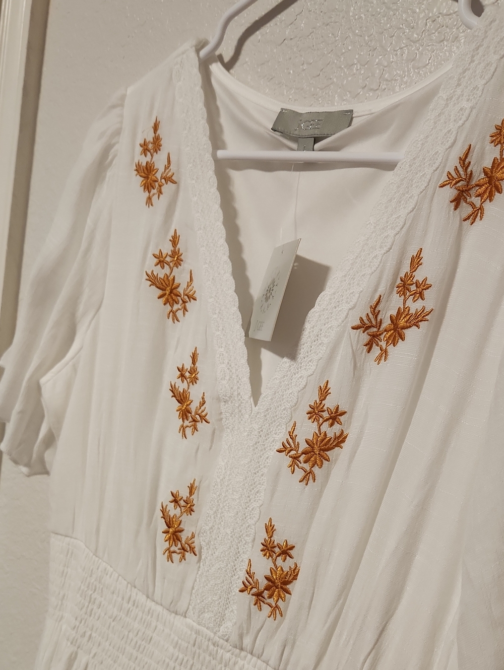 246.FINAL SALE J.Gee White Embroidered V-Neck Maxi Dress - Picture 3 of 6